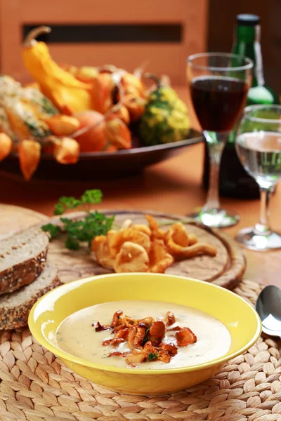 Zupa grzybowa Pieprznik jadalny — Zdjęcie stockowe