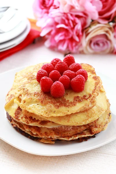 Pancakes with fresh raspberries — Stock Photo, Image