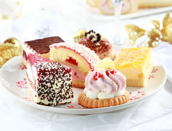 휘 핑된 크림 케이크 — 스톡 사진