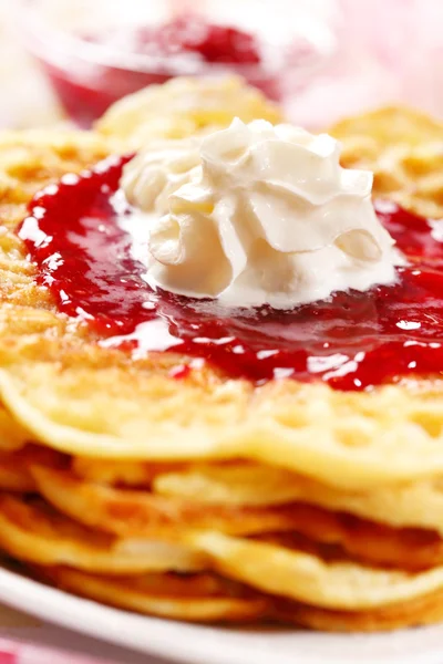 Waffles with fresh strawberry jam — Stock Photo, Image