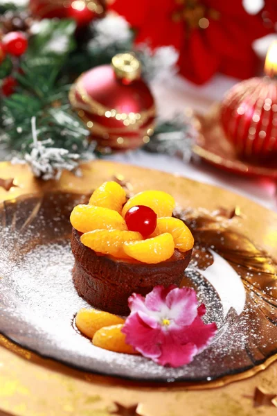 Торт из шоколадной чашки на Рождество — стоковое фото