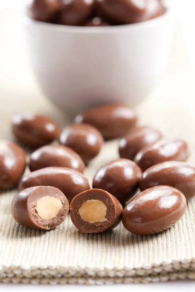 Almendras en chocolate —  Fotos de Stock