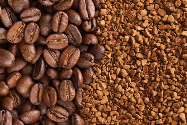 Instantní kávu a kávové boby — Stock fotografie