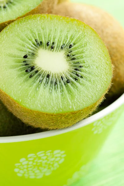 Kiwi fruit in bowl — Stock Photo, Image