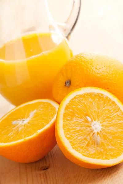 オレンジ ジュース、オレンジ色の果物 — ストック写真