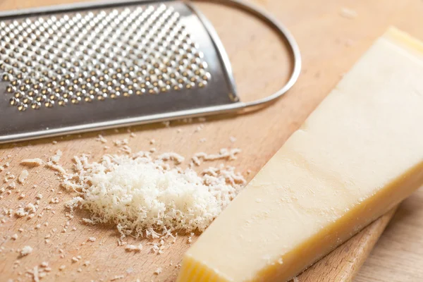 すりおろしたパルメザン チーズ — ストック写真