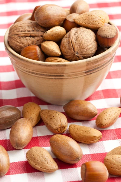Различные орехи — стоковое фото