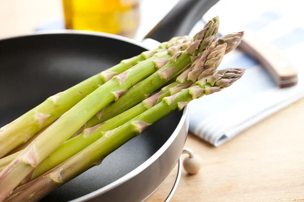 Asparagus on pan — Stock Photo, Image