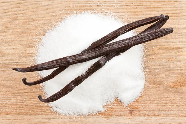 Vanilleschoten mit Zucker — Stockfoto