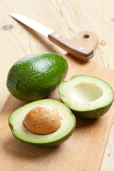 Cut avocado — Stock Photo, Image