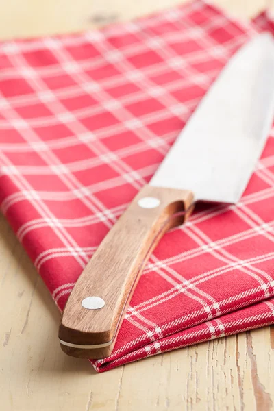 格仔的餐巾和刀 — 图库照片