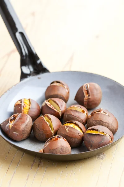 Roasted chestnuts on pan — Stock Photo, Image
