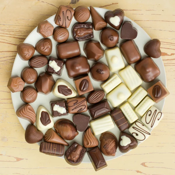 Vários pralinos de chocolate — Fotografia de Stock