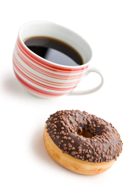 Пончик с черным кофе — стоковое фото