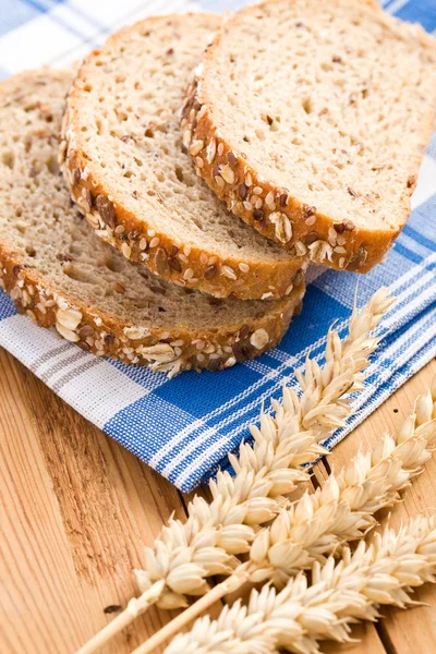 Хліб з цільної пшениці — стокове фото