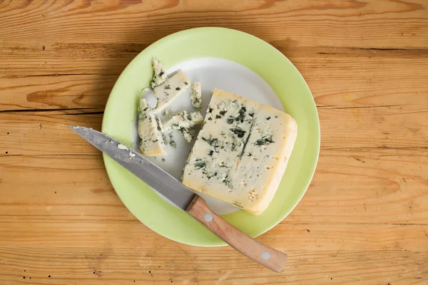 Blå ost på plade - Stock-foto