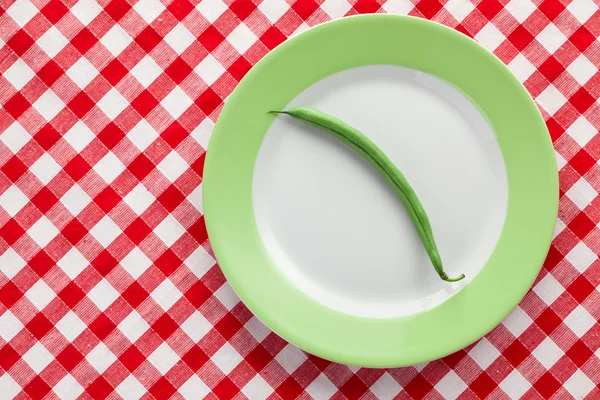 プレート上のグリーン豆のポッド — ストック写真