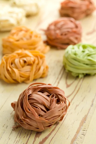 Färgglad pasta tagliatelle — Stockfoto