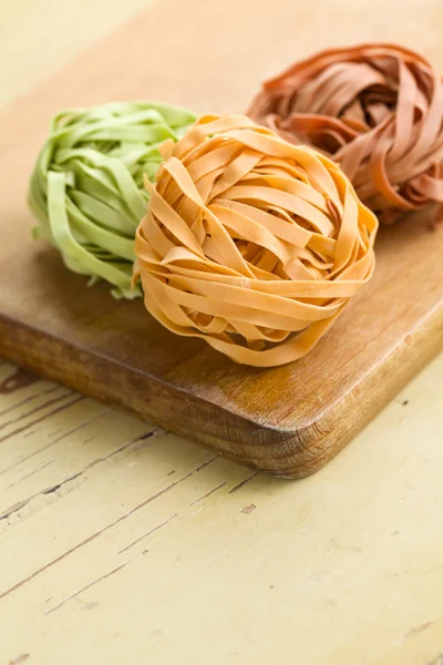 Tagliatelle di pasta colorate — Foto Stock