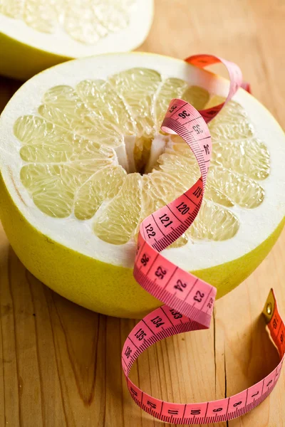 A fazer dieta. frutos de pomelo — Fotografia de Stock