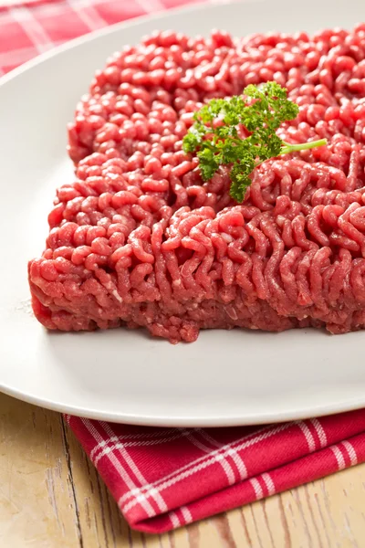 Raw minced meat on kitchen table — Stock Photo, Image
