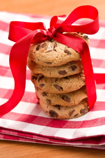 Chocolate cookies with red ribbon — Stock Photo, Image