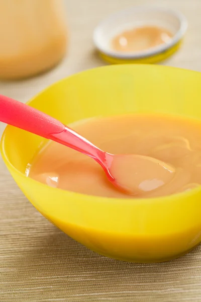 Baby food in plastic bowl — Stock Photo, Image