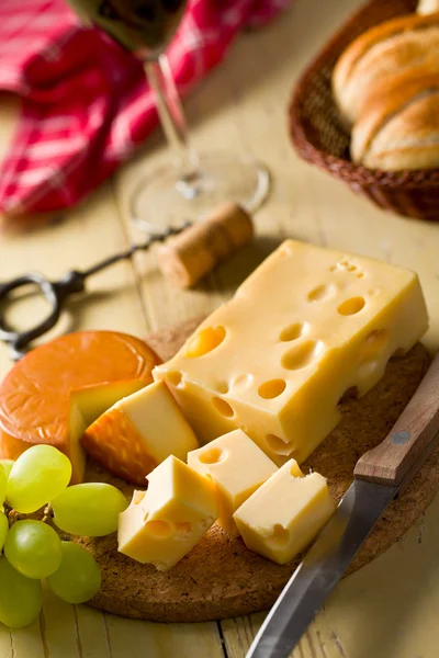 Натюрморт с сыром — стоковое фото