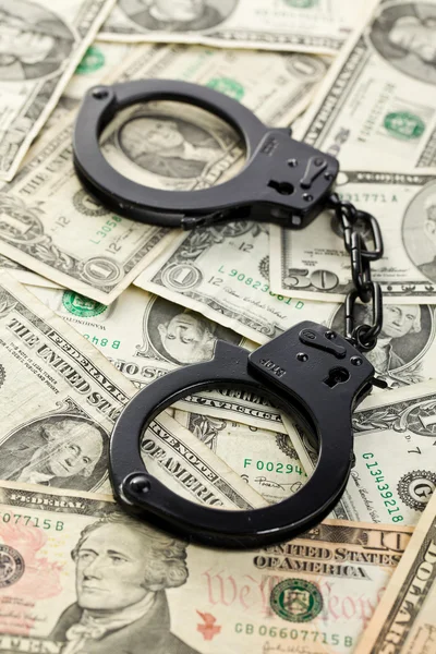 Handcuffs on dollars — Stockfoto