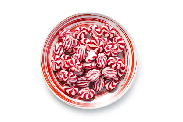 Bonbons rouges blancs sur assiette — Photo
