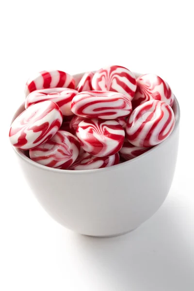 Red white bonbons in bowl — Stock Photo, Image