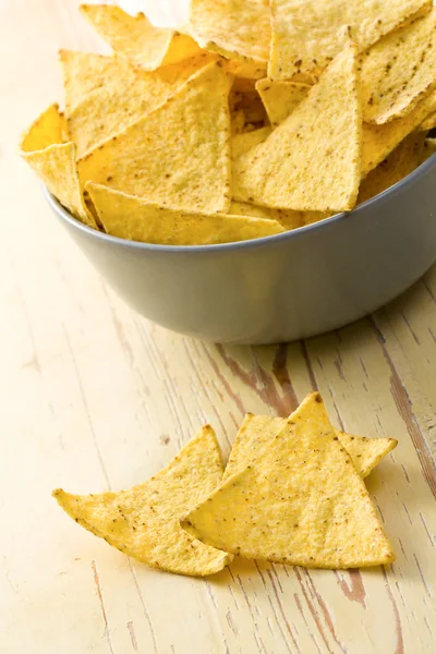 Los nachos fritos en tazón —  Fotos de Stock