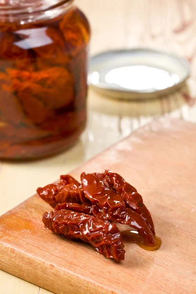 Dried tomatoes on kitchen table — Stock Photo, Image