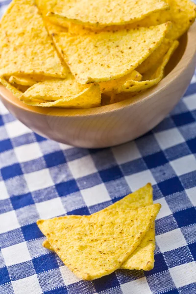 Nachos chips i skål — Stockfoto