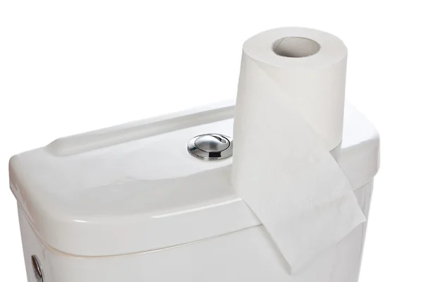 Туалетная бумага на керамическом туалете — стоковое фото