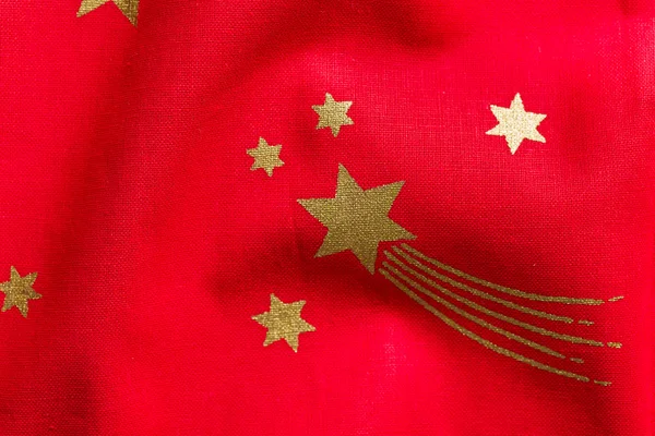 Kırmızı kumaş üzerinde yıldız — Stok fotoğraf