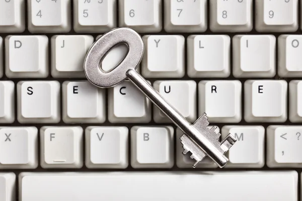 Internet.concept bezpieczny bezpieczny klucz i klawiatury — Zdjęcie stockowe