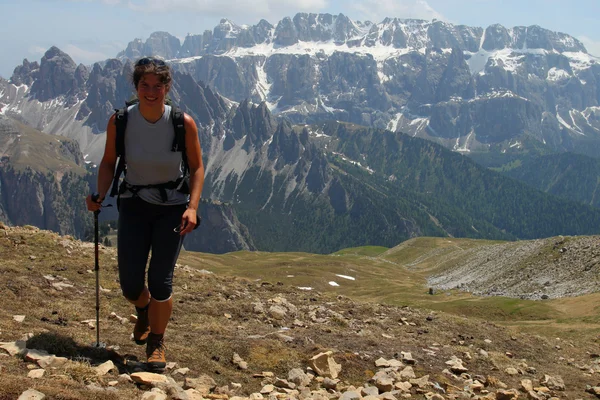 Trekking in montagna — Foto Stock