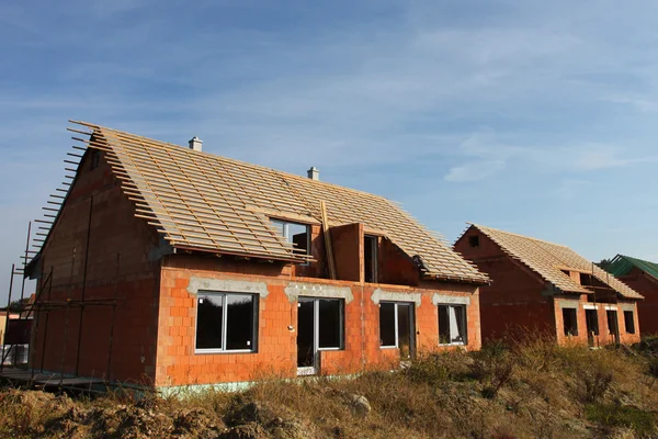 अर्ध-विखुरलेल्या घरांचे बांधकाम — स्टॉक फोटो, इमेज