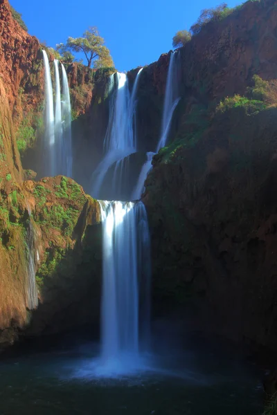 Красивий водоспад — стокове фото