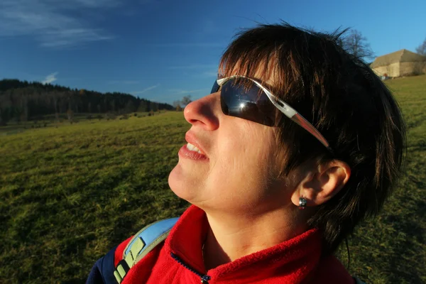Middle-aged woman facing the sun — Stock Photo, Image