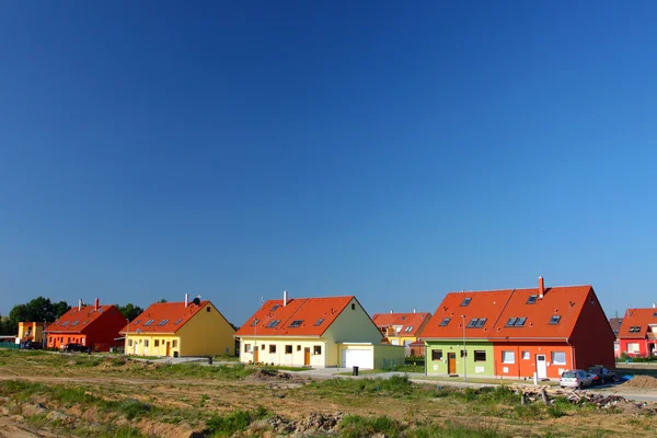 Casas coloridas semi-destacadas — Fotografia de Stock