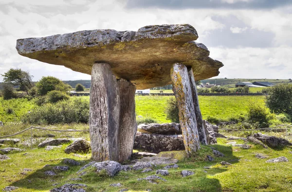 Polnabrone dolmen σε burren — Φωτογραφία Αρχείου
