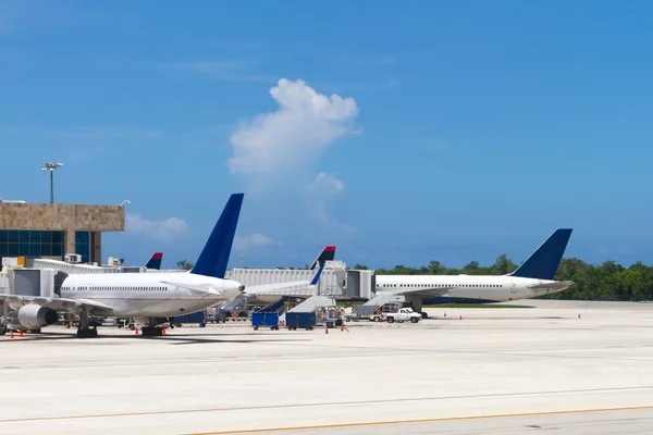 Tropische luchthaven — Stockfoto