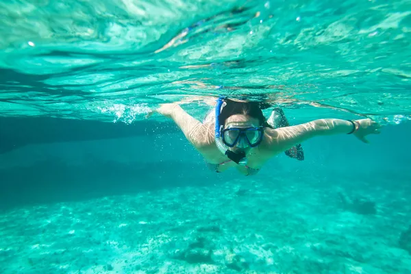 Mergulho com snorkel no mar do Caribe — Fotografia de Stock
