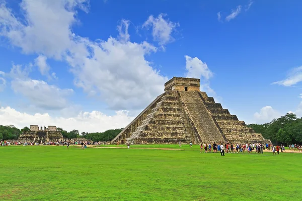 Пирамида Кукулькан в Чичен-Ице — стоковое фото
