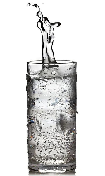 Agua espumosa con hielo — Foto de Stock