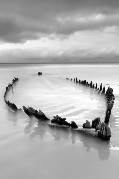 Ηλιαχτίδα ναυάγιο πλοίο που βυθίζεται στην παραλία rossbeigh — Φωτογραφία Αρχείου