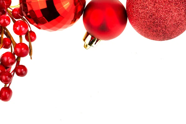 Palline di Natale e bacche rosse — Foto Stock