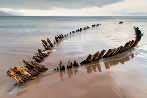 Barco de sol naufrágio na praia de Rossbeigh — Fotografia de Stock